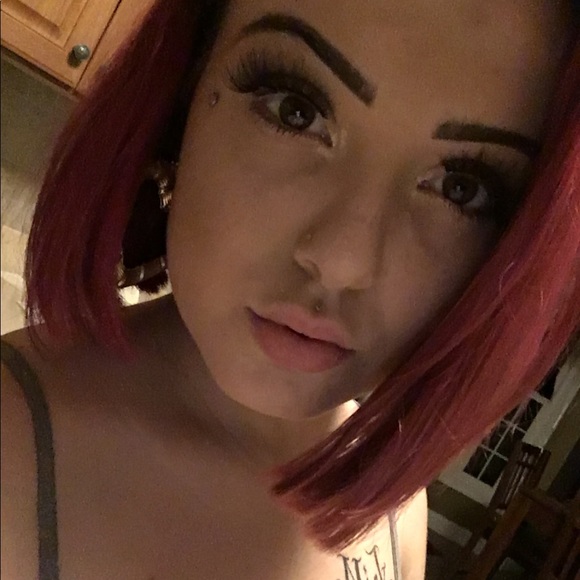 Meet your Posher, Emily - Picture 3 of 3